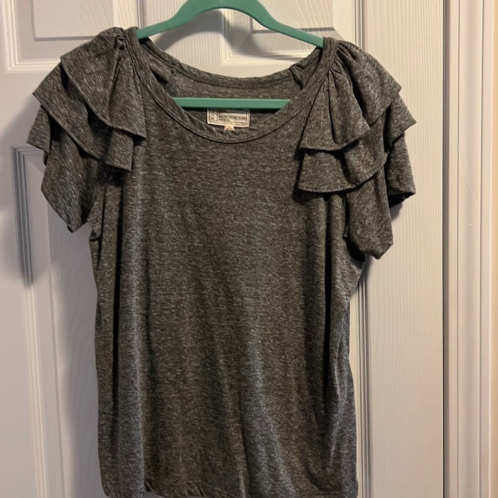 Gray ruffle sleeve tee